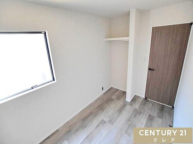 【東側 洋室4.7帖】お住まいの中で居室は趣味や睡眠など、多くの時間を過ごす場所。ライフスタイルに合わせたお部屋作りをお楽しみください。