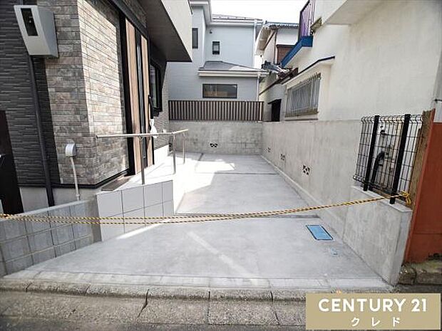 駐車場あり！毎日の通勤やお子様の送り迎えなど、車移動がメインの方にも嬉しいですね。資料請求・見学予約など、お気軽にお問い合わせ下さい！