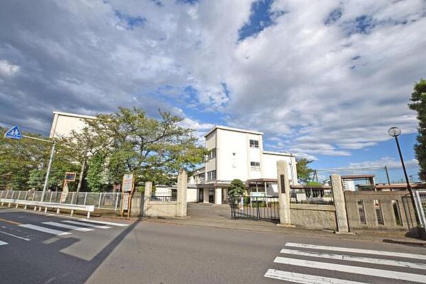 川越市立東中学校まで1800m、【設立】昭和36年【生徒数】371名【教育目標】自ら学び考え、主体的に行動する心豊かな生徒