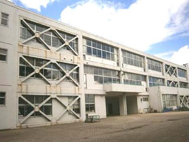 坂戸市立城山学園まで1000m