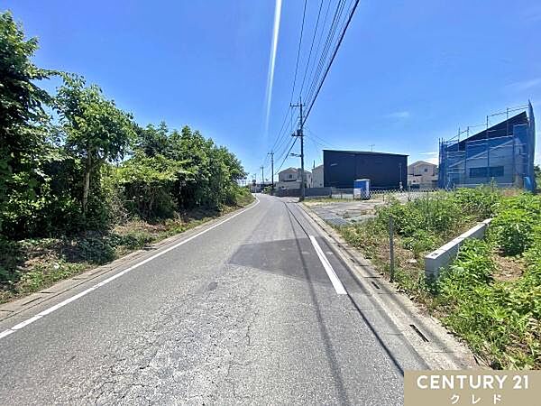 【東武生越線川角駅徒歩14分／西大家駅徒歩16分】前面道路は幅6.2ｍと大きな車同士のすれ違いも安心！協定道路もゆとりの8.4ｍを確保！