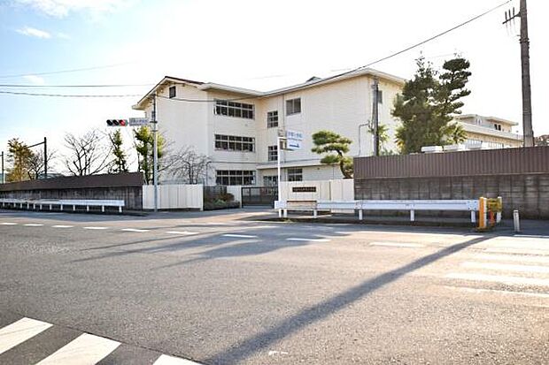 川島町立伊草小学校まで1066m
