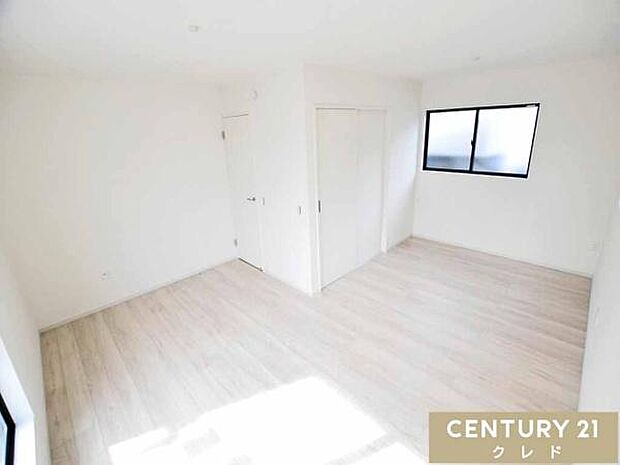 【洋室7.5帖+フリースペース4.5帖】ライフスタイルに合わせて間仕切り可能!主寝室7.5帖に加え、フリースペース4.5帖を備えた可変空間。