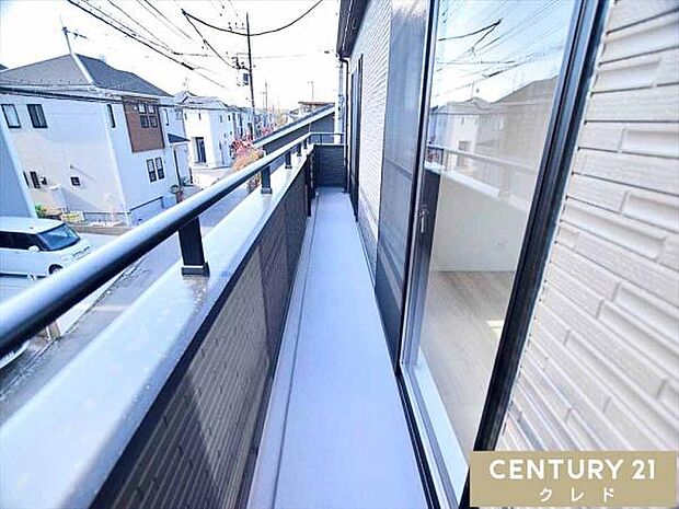 採光面の広いワイドバルコニー!日光を取り入れやすい南面で家事時短にもつながります。洗濯物も乾かしやすく、お部屋全体が明るい印象に!