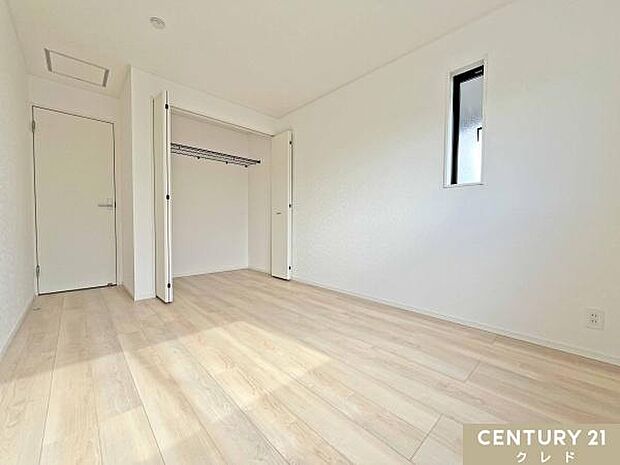 【東側6.5帖】趣味を楽しんだり、ゆっくり休んだり…ご家族それぞれの時間を大切にしながら、暮らしに合わせた使い方が広がります。