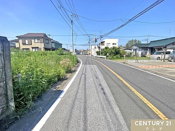 前面道路は幅員約7.2ｍ！車のすれ違いもスムーズです。名細小学校…徒歩14分、名細中学校…徒歩15分！お子様も無理なく通えます。