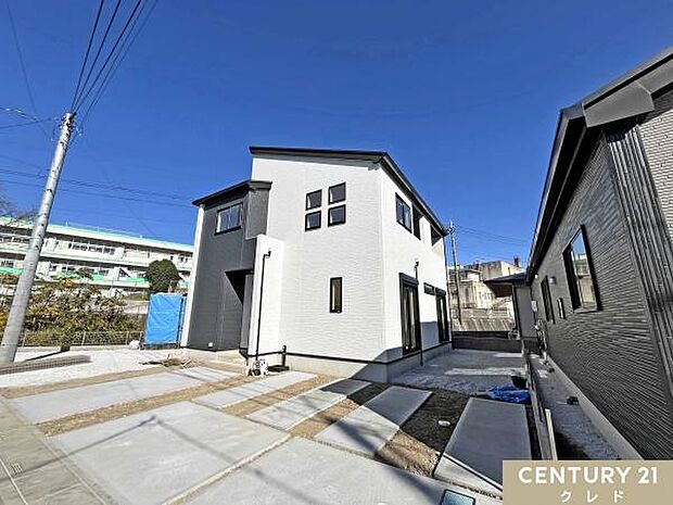 耐震等級3取得の地震に強い家。さらにZEH水準の省エネ設計で、快適さと環境への配慮を両立した住まいです。