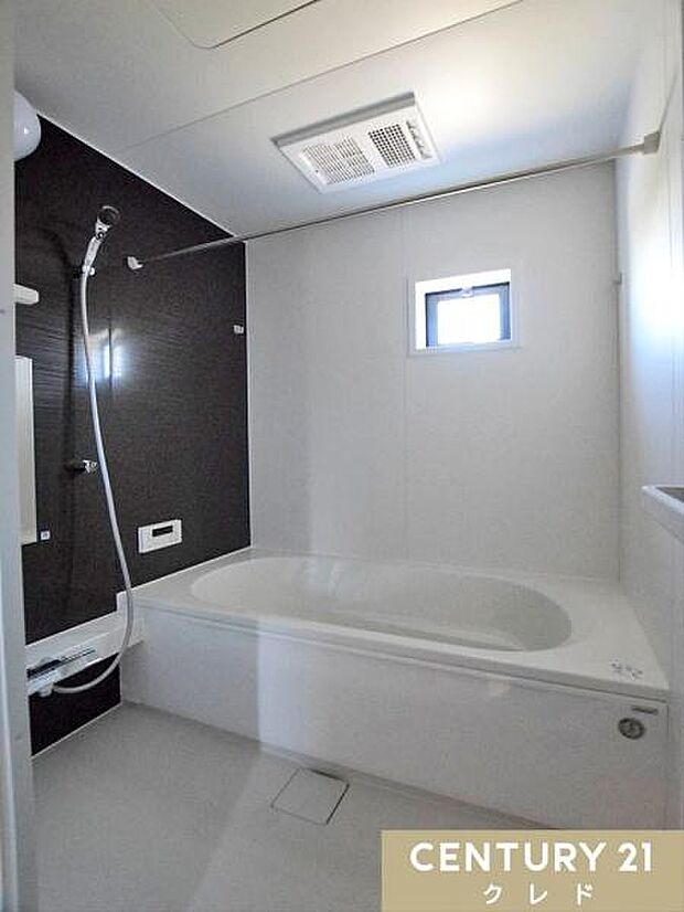 お子様と一緒に入浴できるゆとりの1坪タイプ。1日の疲れを癒してくれるバスタイムを有意義に…。大人の方もゆったりと入浴できます。