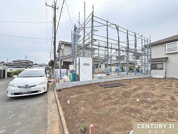 足場も組まれて建設スタートです！周辺環境合わせてご案内致します。お車で送迎もいたしますのでお気軽にご連絡下さい！
