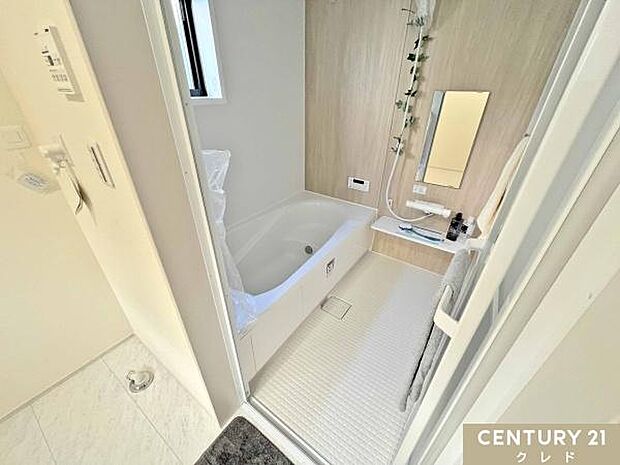 お子様と一緒に入浴できるゆとりの1坪タイプ。1日の疲れを癒してくれるバスタイムを有意義に…。大人の方もゆったりと入浴できます。