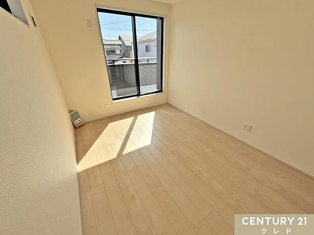 【洋室6.5帖】趣味を楽しんだり、ゆっくり休んだり…ご家族それぞれの時間を大切にしながら、暮らしに合わせた使い方が広がります。