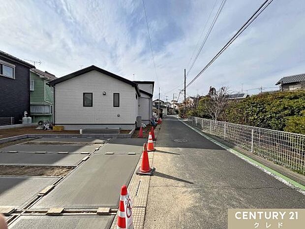 90坪のゆとりの敷地を活かした人気の高い平屋の新邸。角地の新邸は開放感とゆとりを感じられるプランです。