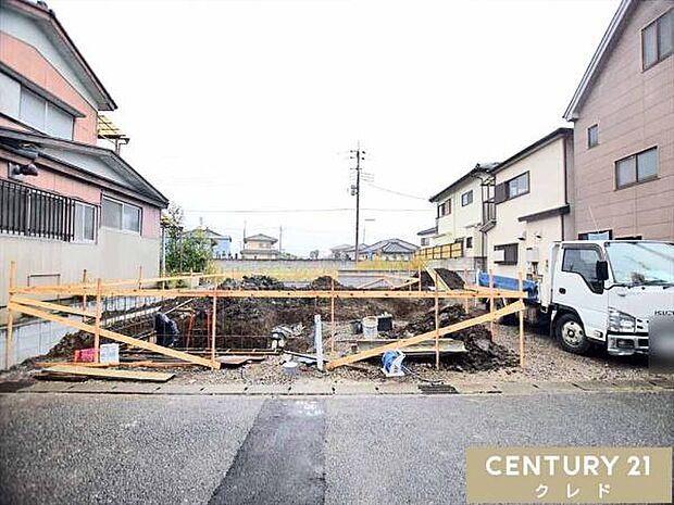 鉄筋が組まれ、基礎工事がスタートします!これからコンクリートを打設して基礎を成形していきます。