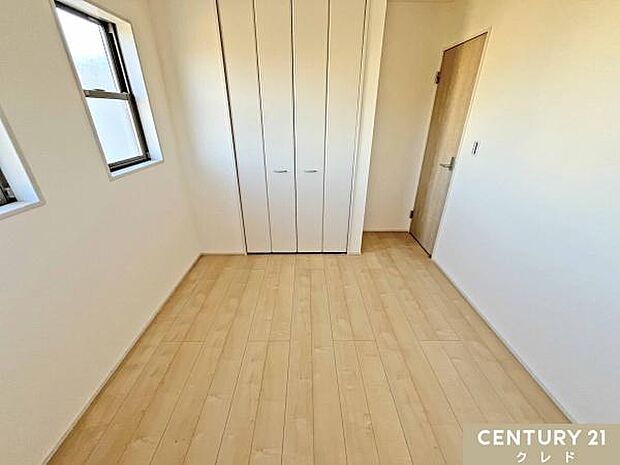 【洋室5.34帖】全居室収納付き！ライフスタイルの変化に対応させて部屋を使うことができます。動線を確保することで掃除もしやすく新居での理想のお部屋作りを楽しめます。