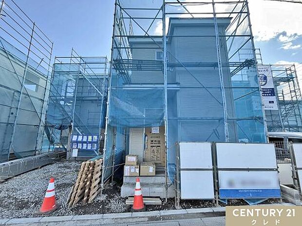 【サイディング工事中です】外壁にサイディング利用で、長く住んでも汚れにくい特徴があります本日ご案内大歓迎