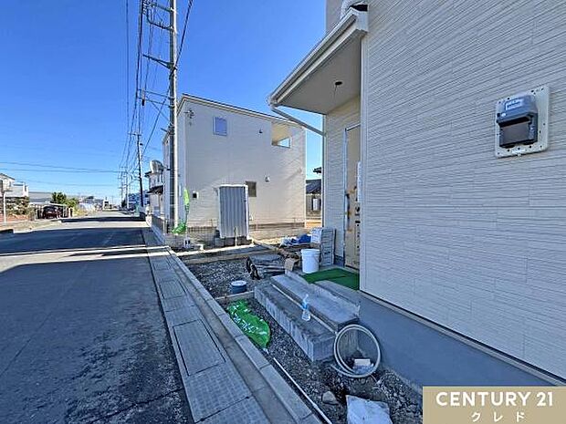 伊草小学校徒歩14分、西中学校徒歩12分!スーパー徒歩4分!買い物も便利なロケーション!