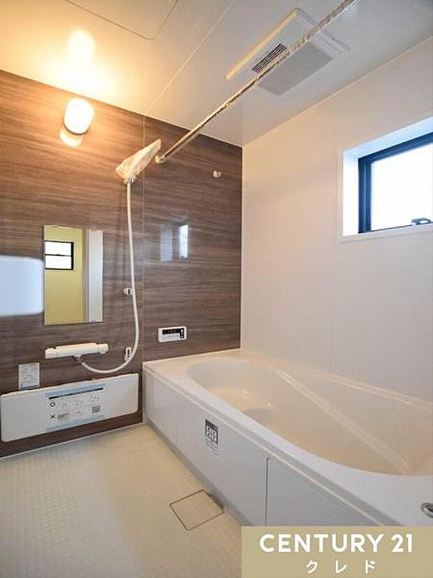 お子様と一緒に入浴できるゆとりの1坪タイプ。1日の疲れを癒してくれるバスタイムを有意義に…。大人の方もゆったりと入浴できます。