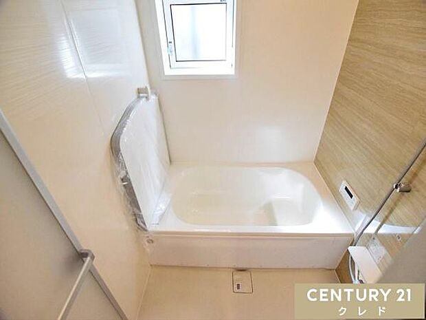 お子様と一緒に入浴できるゆとりの1坪タイプ。1日の疲れを癒してくれるバスタイムを有意義に…。大人の方もゆったりと入浴できます。