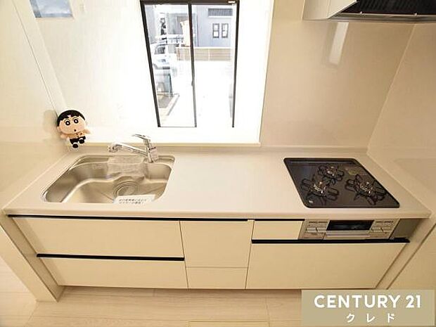 家族とのつながりを大切にした対面式キッチン!リビングで遊ぶお子さまを見守りながら調理ができるので、毎日の家事も安心ですね。