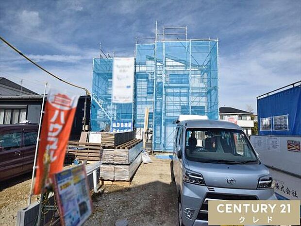 南側6.2ｍ道路に面した明るい新邸。たっぷりの陽光が差し込み、家族みんなが心地よく過ごせる住まいです。