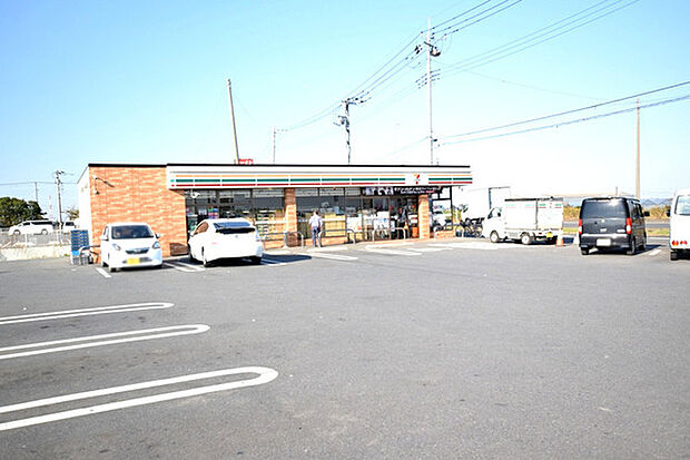 セブンイレブン川島伊草店まで668m