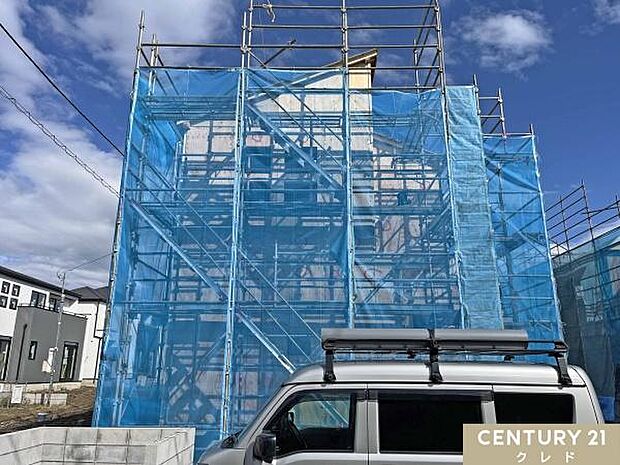 柱や梁などのお家の主要な部分が組まれ、段々とお家の形が出来上がってきました!