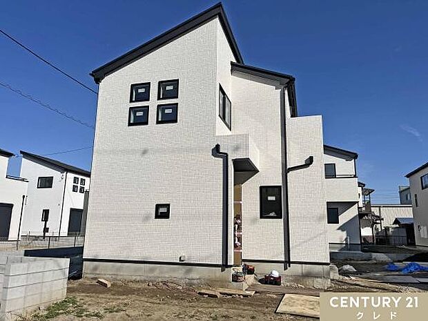 外観の工事が終わり、室内工事も着々と進んでいきます!建築途中でもご見学いただけますので、お気軽にお問い合わせくださいませ。