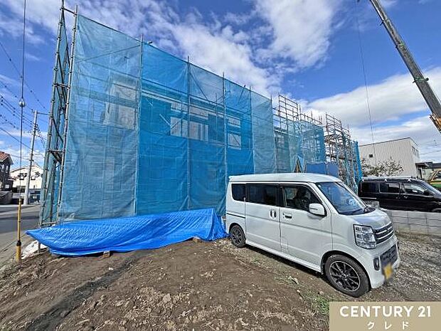 西側4.5m×南側6.3mの南西角地。たっぷりの陽射しと心地よい風が通り抜ける、開放感のある立地です。