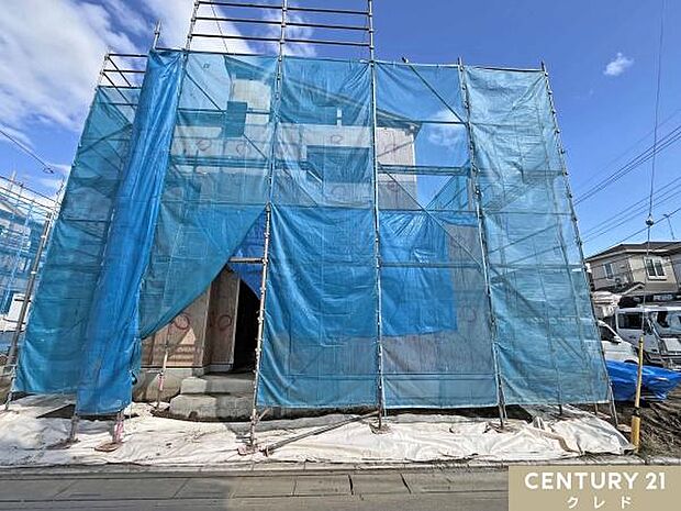 柱や梁などのお家の主要な部分が組まれ、段々とお家の形が出来上がってきました!