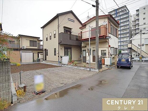 コープ徒歩3分、ヤオコー・スギドラッグ徒歩5分と利便性の高い住環境に位置する3LDKの新邸です。