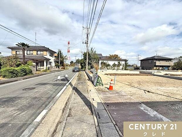 ベイシアマートまで徒歩8分！コンビニやドラッグストアなどの生活施設も周辺に揃います。