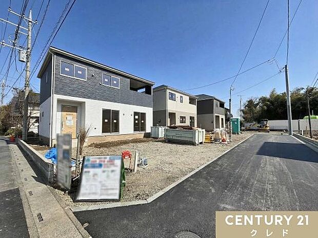 全棟、敷地広々51坪超！来客時や将来の増車に対応しやすいカースペース3台確保。