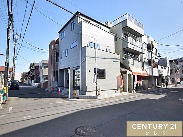 東武東上線「上福岡」駅徒歩10分。周辺にはスーパーなどの商業施設に加え、教育機関も充実。子育て世帯にも嬉しい、便利で安心な住環境が整っています。