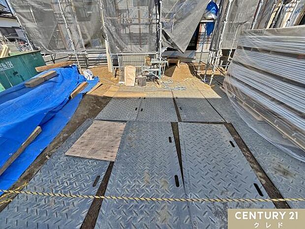 3台分の駐車場は来客用として使用することもでき、カーライフをより豊かにします。車が停まっていないときは、お子様の遊び場やDIYスペースとしての活用もできます。