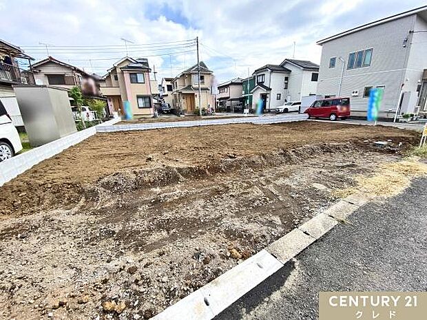 全棟、敷地44坪超！3台駐車可能！（車種による）商業施設や病院などが近隣に揃います。