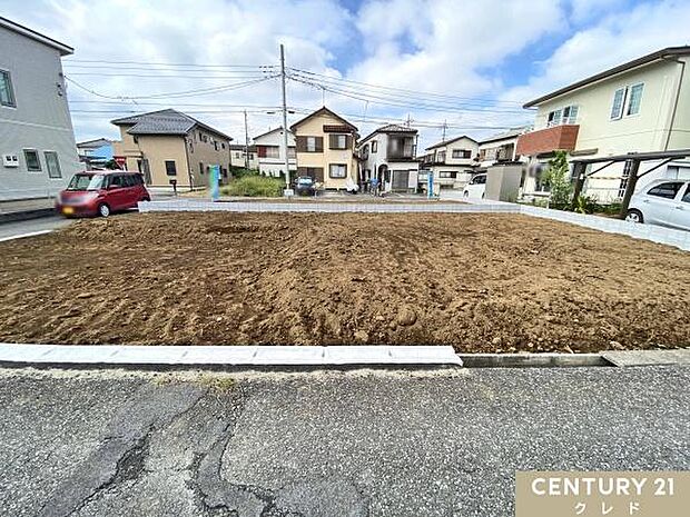 JR川越線「武蔵高萩」駅徒歩17分。ベイシア…徒歩13分、スーパーみどりや…徒歩4分で買い物も便利な立地！