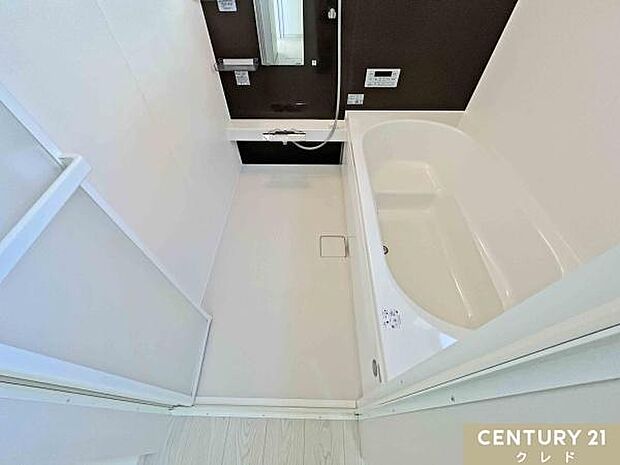 お子様と一緒に入浴できるゆとりの1坪タイプ。1日の疲れを癒してくれるバスタイムを有意義に…。大人の方もゆったりと入浴できます。