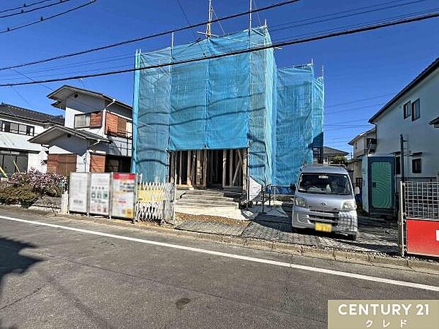 柱や梁などのお家の主要な部分が組まれ、段々とお家の形が出来上がってきました!