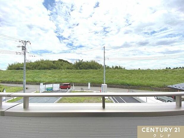 晴れた日にはキレイに澄んだ青空を堪能できる落ち着いた住環境。毎日暮らす中でホッと安心できる時間もいいですね。是非一度現地をご覧になってはいかがでしょうか！