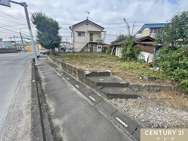 三世代同居などの、大家族にも適した広さ！子どもがのびのび遊び、趣味のガーデニングのできる広い庭や、趣味や仕事のスペースを必要とする共働き夫婦にもオススメです！