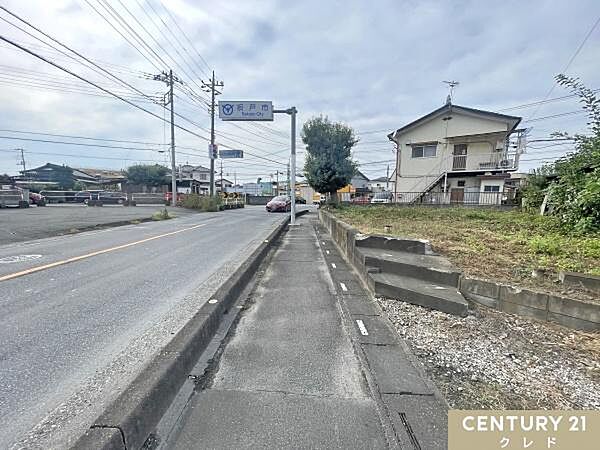 建築条件なしにより、自由に建築業者や設計士を選べるため、世界に一つだけのお住まいを実現します！ぜひ、理想のプランをお聞かせください。