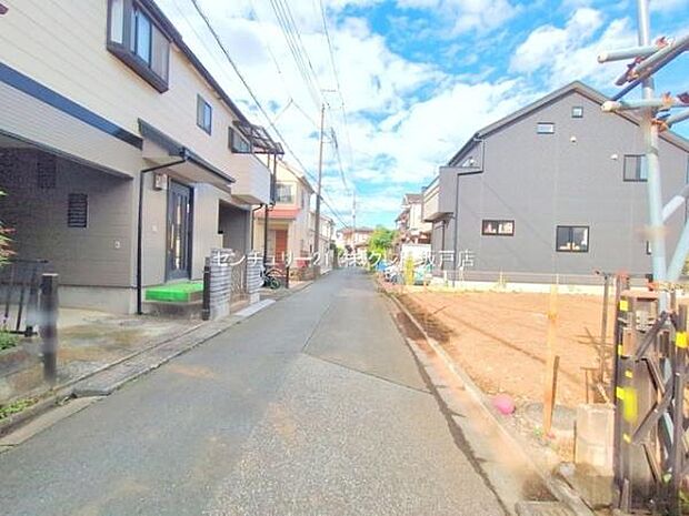 スーパーやコンビニ、ドラッグストアなどが徒歩圏内!ショッピング施設「ザ・マーケットプレイス」が徒歩15分!