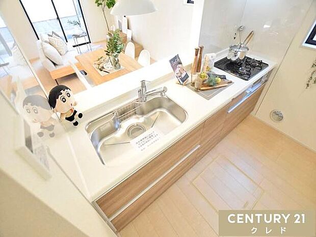 収納豊富なシステムキッチンは動線にゆとりを作り、住空間を広く確保!キッチンツールなどもすっきりと収納することができ毎日のお料理やお掃除も快適に行うことができます。