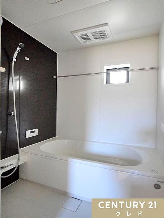 お子様と一緒に入浴できるゆとりの1坪タイプ。1日の疲れを癒してくれるバスタイムを有意義に…。大人の方もゆったりと入浴できます。