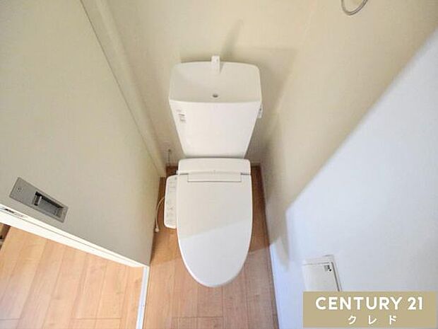 快適性と衛生面を兼ね備えたウォシュレット機能付きトイレに新規交換。お手入れもしやすく、清潔な状態を保ちやすいのも魅力です。