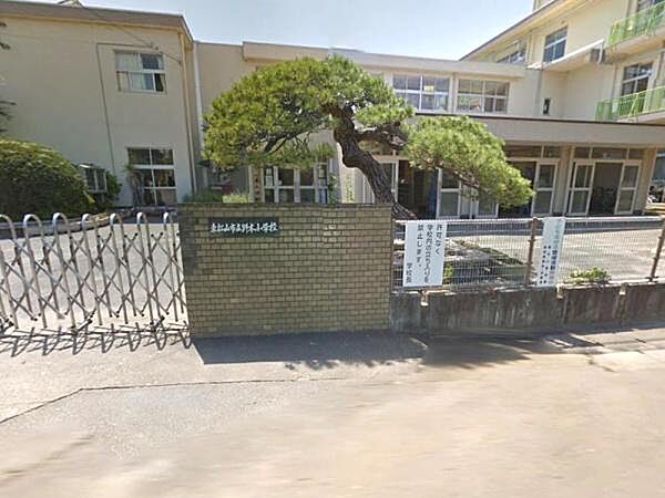東松山市立野本小学校まで1600m