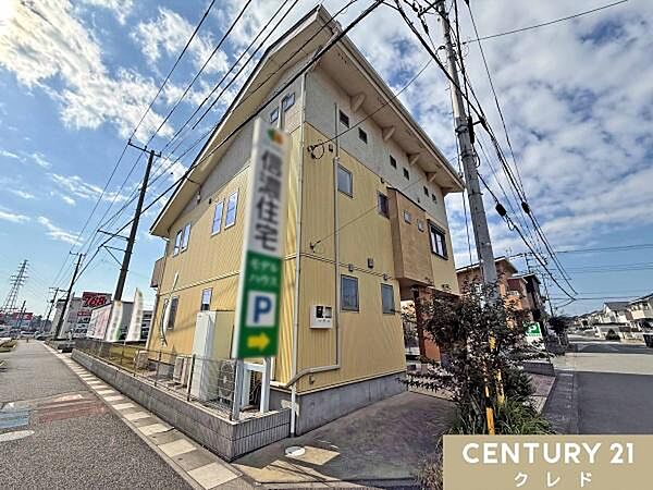 国道407号沿いの好立地で、お車でのアクセスも良好。お買い物やショッピングが楽しめる「ピオニウォーク東松山店」まで徒歩4分！