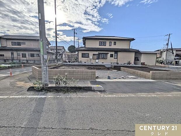 豊富な設備・収納フレキシブルな間取りが魅力！40坪超の敷地に住宅性能評価W取得の長期優良住宅が並びます。