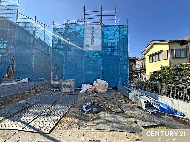 東武東上線「武蔵嵐山」駅まで徒歩8分の便利な立地。池袋まで乗車約1時間でアクセスでき、通勤やお出かけにも利用しやすいエリアです。