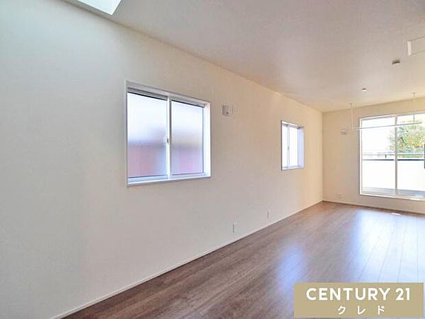 【洋室5.25帖+6帖】間仕切りで2部屋に分けることも、11.25帖の主寝室として使うことも可能。  お子様の成長やライフスタイルの変化に合わせて使えるフレキシブルな空間です。